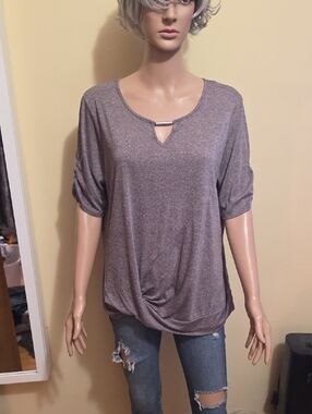 Women's Heathered Taupe Twist-Hem Top with Keyhole